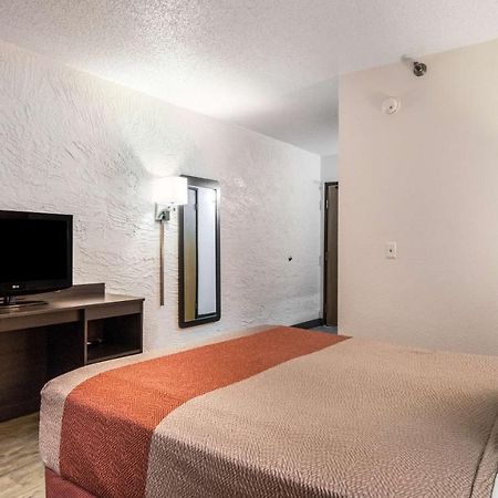 Motel 6-Elk Grove Village, Il Итаска Экстерьер фото